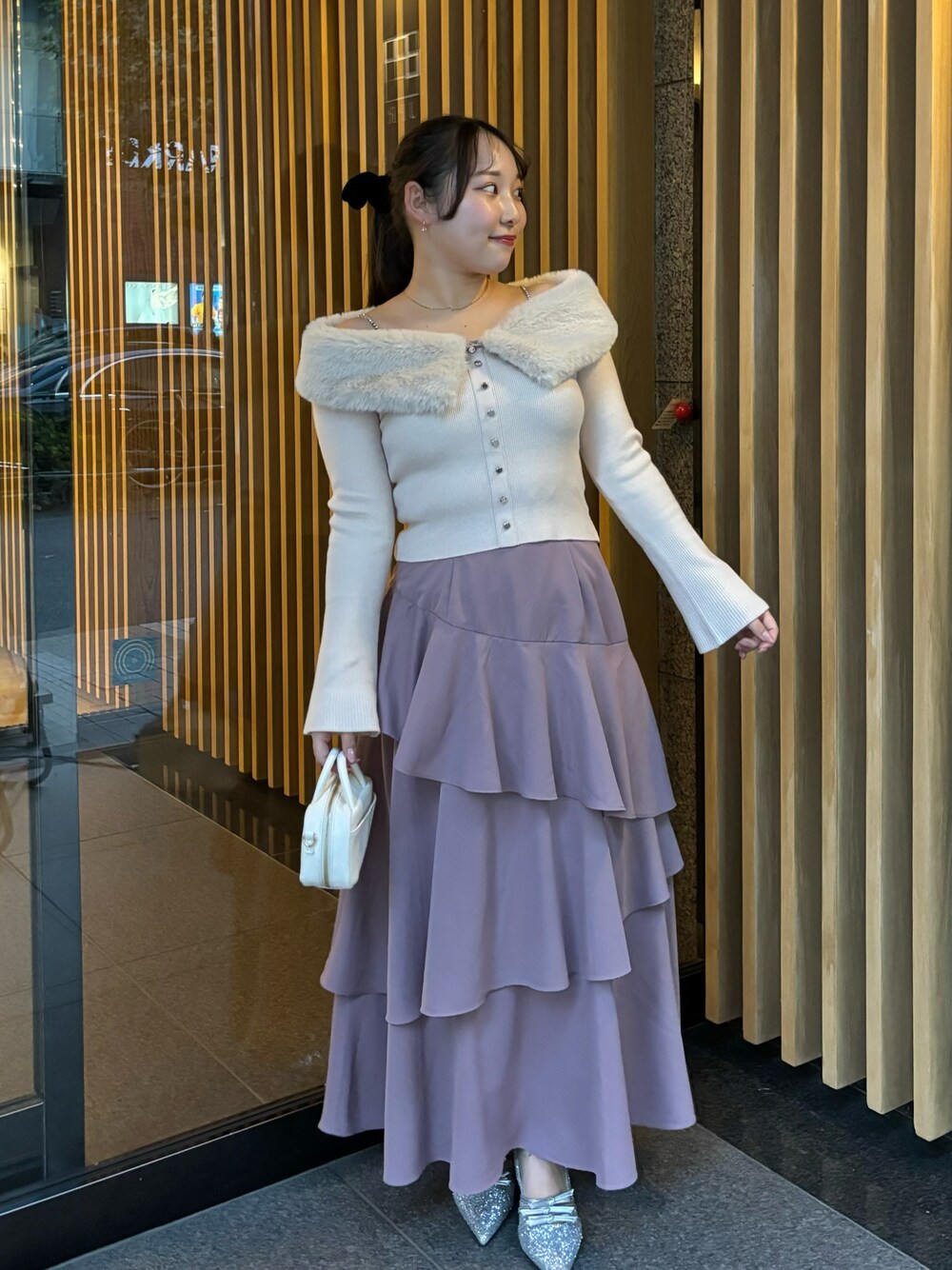 「クリスマスコーデ、クリスマス、女子会」｜「one after another NICE CLAUPの【Holiday collection】フェイクファービジューニット（ニット/セーター、ホワイト系）」を使った、るなさん（レディース・158cm）の秋コーディネートの1枚目の写真