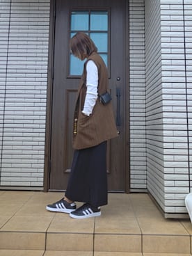 UND MANY MOTIF BUTTON VESTを使った人気ファッション