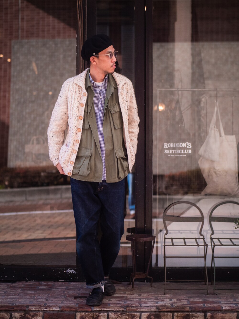 「シンプルコーデ、冬コーデ、冬アウター、ハンドニット、ニット、デニム、ミリタリージャケット、VINTAGE、vintage、ビンテージ、古着MIX、古着コーデ、古着、inverallan、YAECA」｜「YAECAのアイテム（デニムパンツ、ブルー系）」を使った、tasuuuuuさん（メンズ・180cm）の冬コーディネートの1枚目の写真