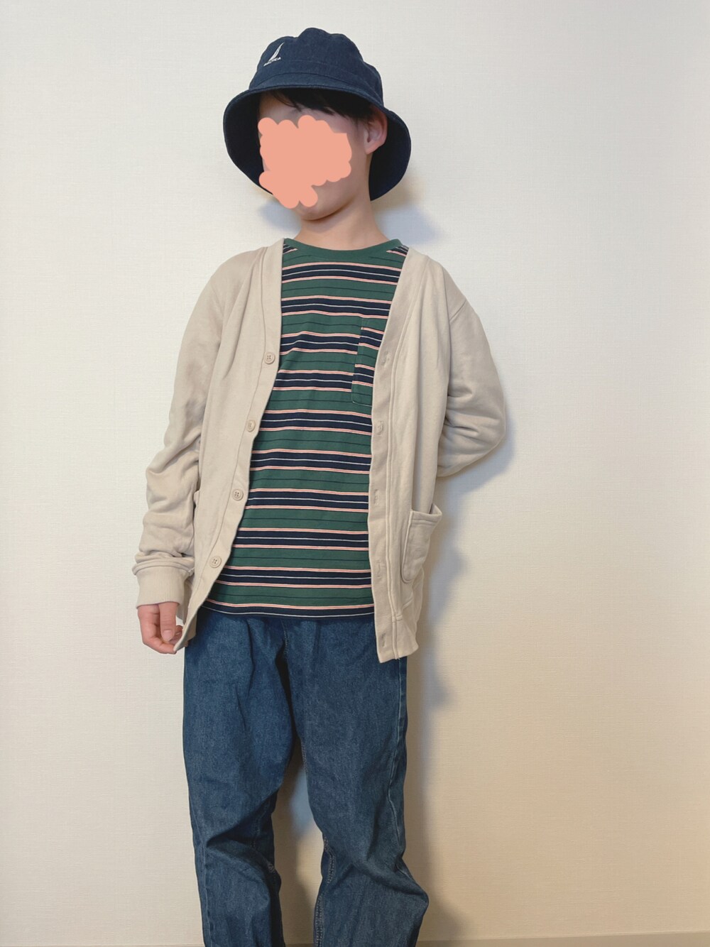 「ノーティカ、ストリート、カーディガン、ハット、デニム、ストリートコーデ」｜「NAUTICAの【NAUTICA/ノーティカ】デニムロングパンツ（その他パンツ、ブルー系）」を使った、kotakotaさん（キッズ・131cm）の春コーディネートの1枚目の写真