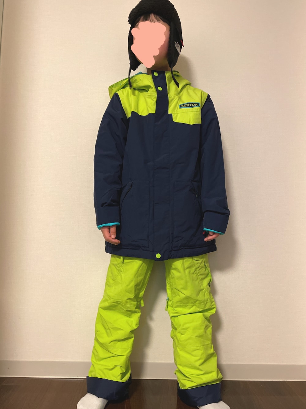 「バートン、ザノースフェイス、ノースフェイス、スキーウエア、ストリート、ボードウエア」｜「THE NORTH FACEのザ・ノースフェイス / フロンティアキャップ NNJ42101 （キッズ）（キャップ、ブラック系）」を使った、kotakotaさん（キッズ・131cm）の冬コーディネートの1枚目の写真