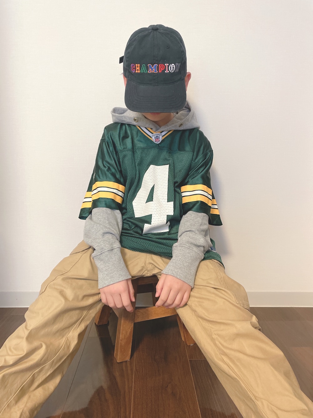 「リーボック(Reebok)、チャンピオン、フーディー、パーカー、ストリート、NFL、パッカーズ、カーゴパンツ、ゲームシャツ、ホッケーシャツ」｜「Reebokのアイテム（Tシャツ/カットソー、グリーン系）」を使った、kotakotaさん（キッズ・134cm）の春コーディネートの1枚目の写真
