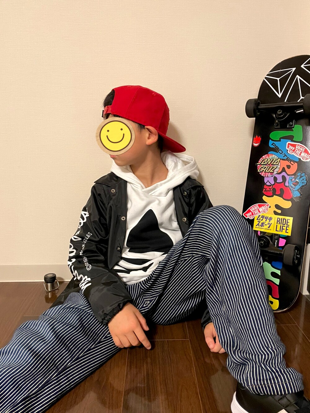 「ステューシー、アディダスオリジナルス、アディダス、マークゴンザレス、キッズファッション、ストリート、フーディー、むすこーで、パーカー、コーチジャケット、キャップ」｜「STUSSYのアイテム（キャップ、レッド系）」を使った、kotakotaさん（キッズ・131cm）の秋コーディネートの1枚目の写真