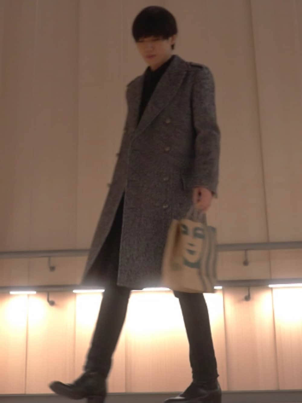 BALMAINのチェスターコートを使ったメンズ人気ファッション