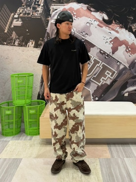 「HUF（ハフ）のCROMER CAMO PANT（デニムパンツ、ブラウン系）」を使った、HUF JAPANさん（レディース・163cm）の夏コーディネート