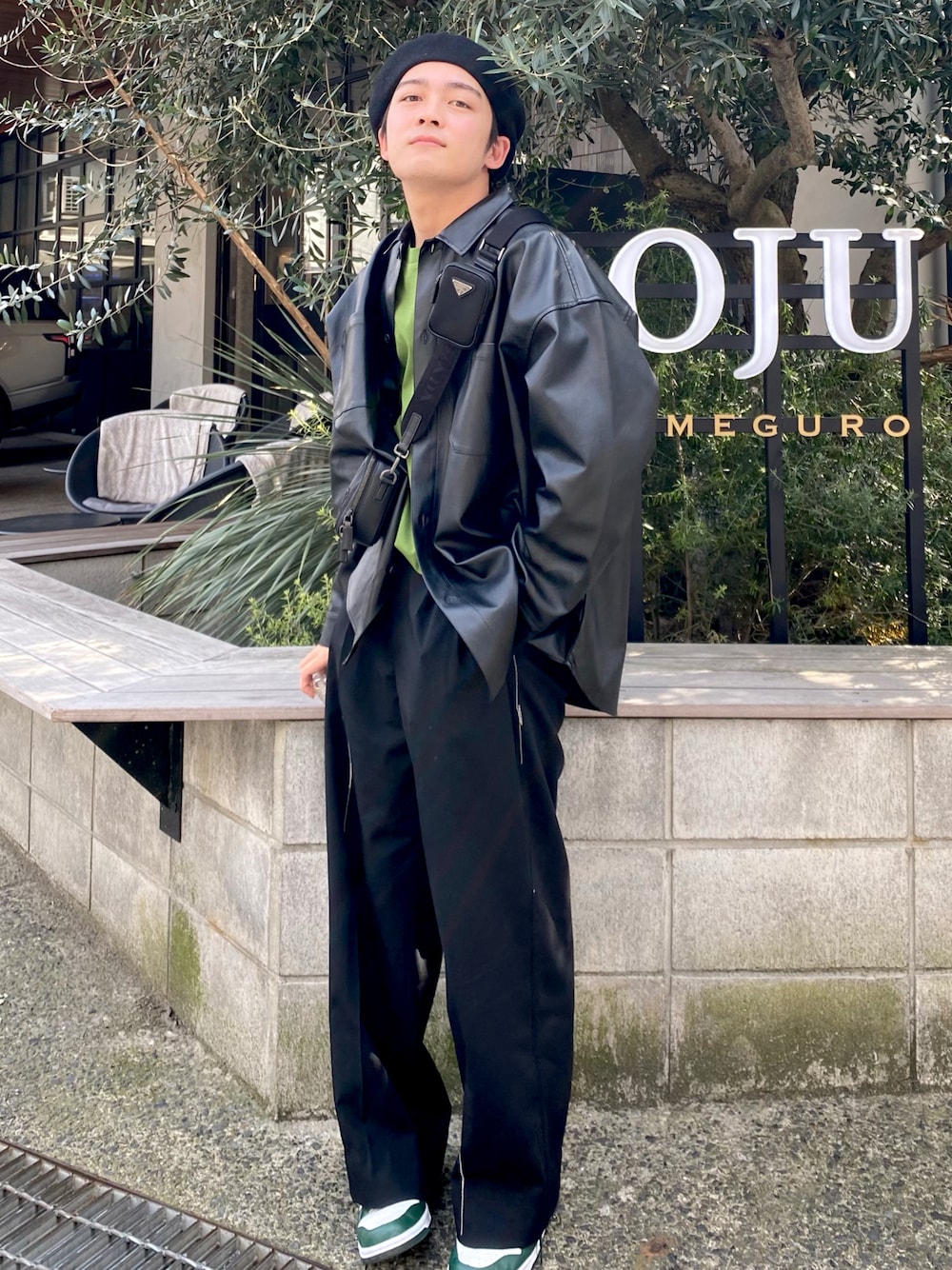 「春服みてみて、シンプル、リラックススタイル、カラーパンツ、デニムコーデ、ユニクロ、革靴、韓国ファッション、メンズコーデ」｜「BEAUTY&YOUTH UNITED ARROWSのBY バスク ベレー（ハンチング/ベレー帽、ブラック系）」を使った、shujjjiさん（メンズ・169cm）の春コーディネートの1枚目の写真