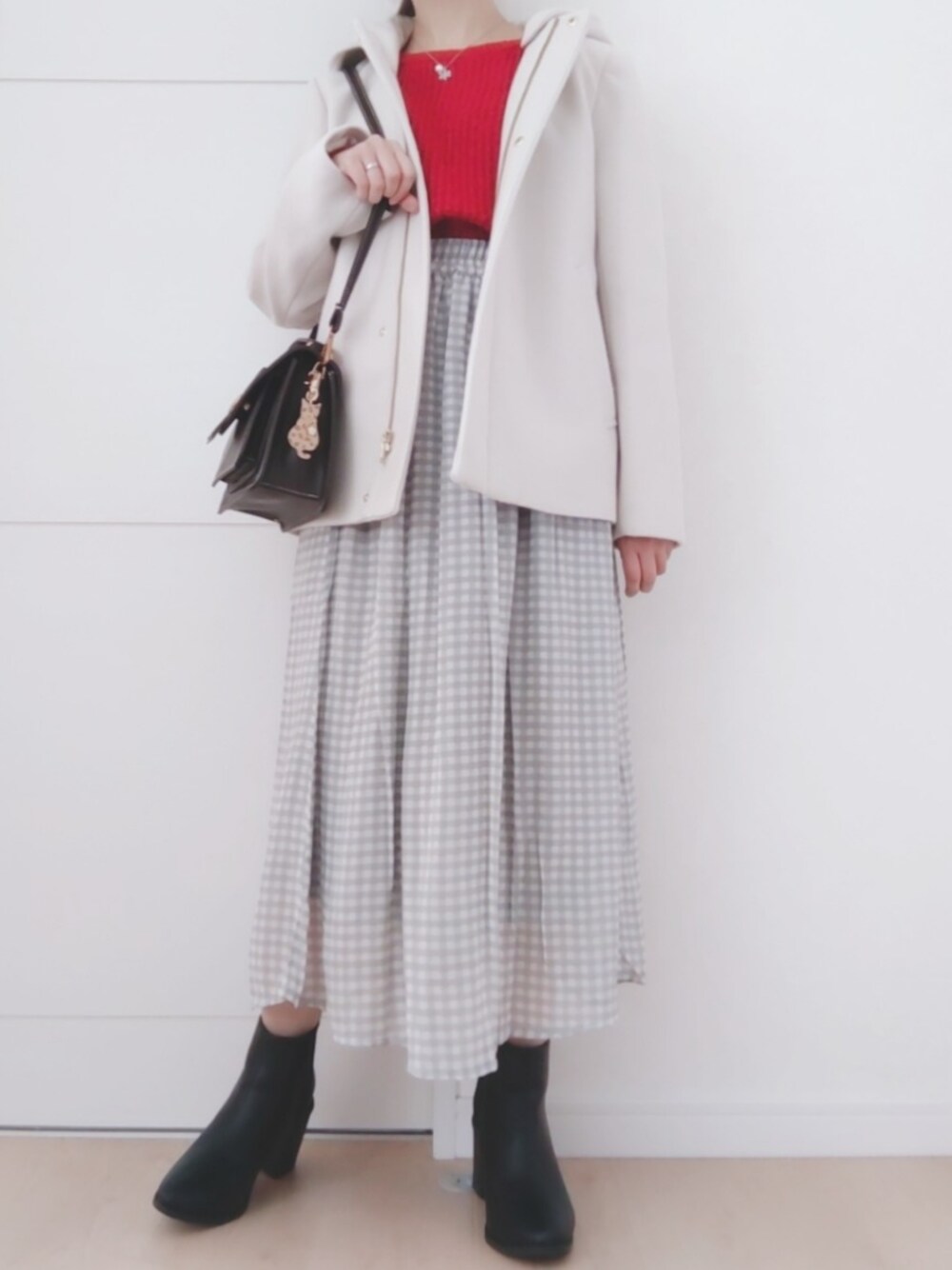 「低身長、低身長コーデ、低身長女子、低身長ママ、30代、145cm、145cmコーデ、minicocoTOKYO、猫モチーフ、大人カジュアル、チェックスカート、ピンクニット、相互フォロー、フォローミー、フォロバ」｜「minicocoTOKYOのアイテム（ネックレス、シルバー系）」を使った、minicocochan【相互フォロー】さん（レディース・145cm）の冬コーディネートの1枚目の写真