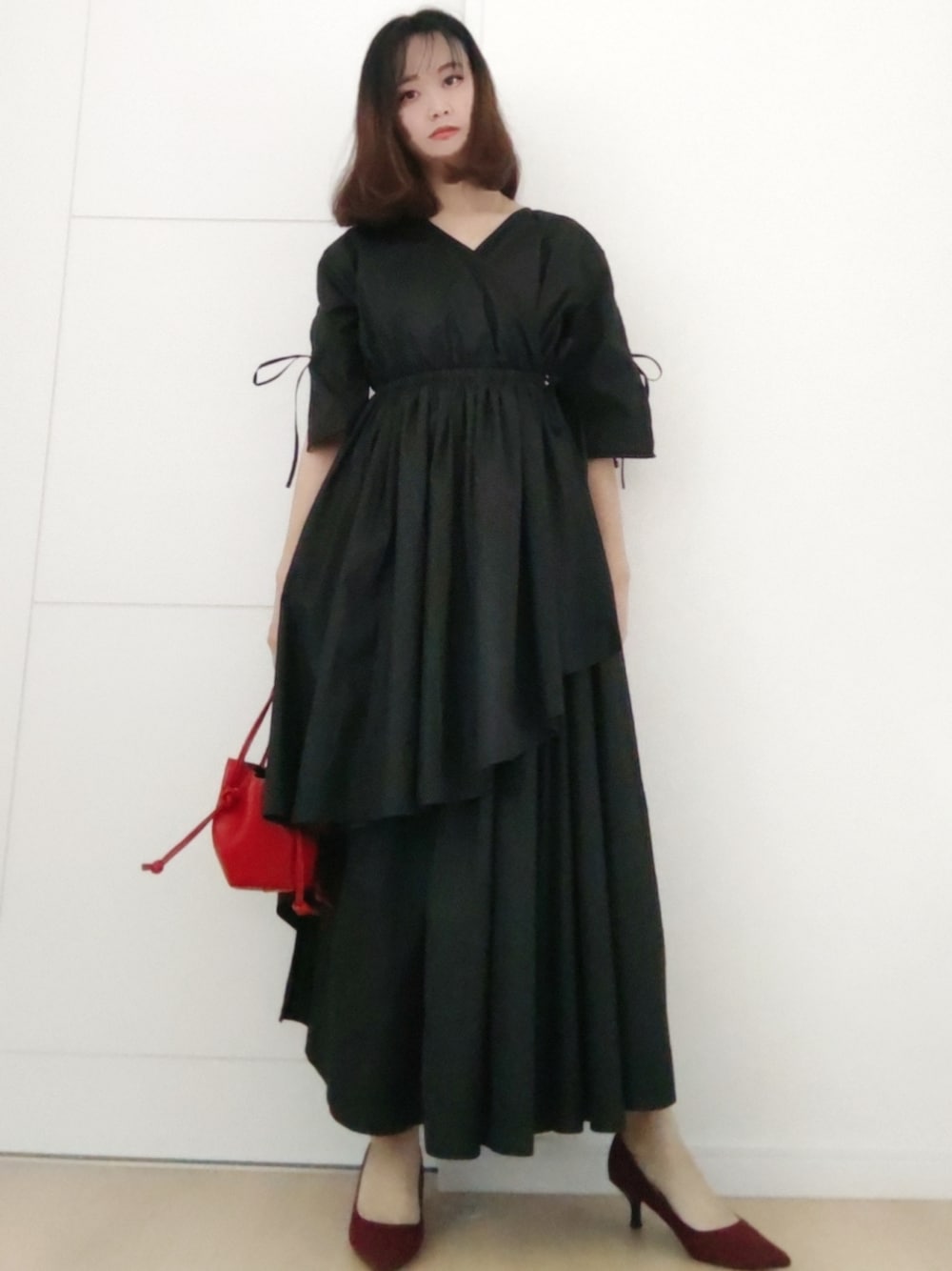 「ワンピース、黒ワンピース、黒×赤、夏コーデ、大人コーデ、キレイめ、unliens、春夏コーデ、低身長コーデ、低身長、低身長女子、マキシ丈ワンピース、ロングワンピース、145cm、minicocoTOKYO」｜「unliensのアイテム（ワンピース/ドレス、ブラック系）」を使った、minicocochan【相互フォロー】さん（レディース・145cm）の春コーディネートの1枚目の写真