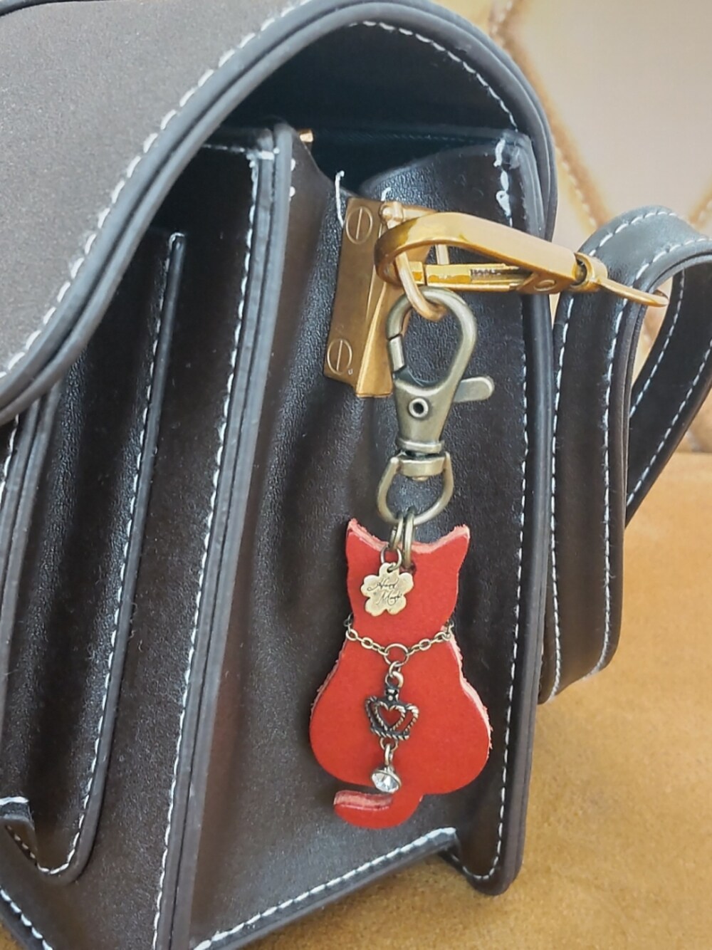 「ハンドメイド、猫、ネコ、低身長、猫モチーフ、低身長コーデ、minne、三毛猫、バッグチャーム、猫好き、creema、ミンネ、145cm、低身長女子、猫好きファッション」｜「minicocoTOKYOのアイテム（キーホルダー、レッド系）」を使った、minicocochan【相互フォロー】さん（レディース・145cm）の冬コーディネートの1枚目の写真