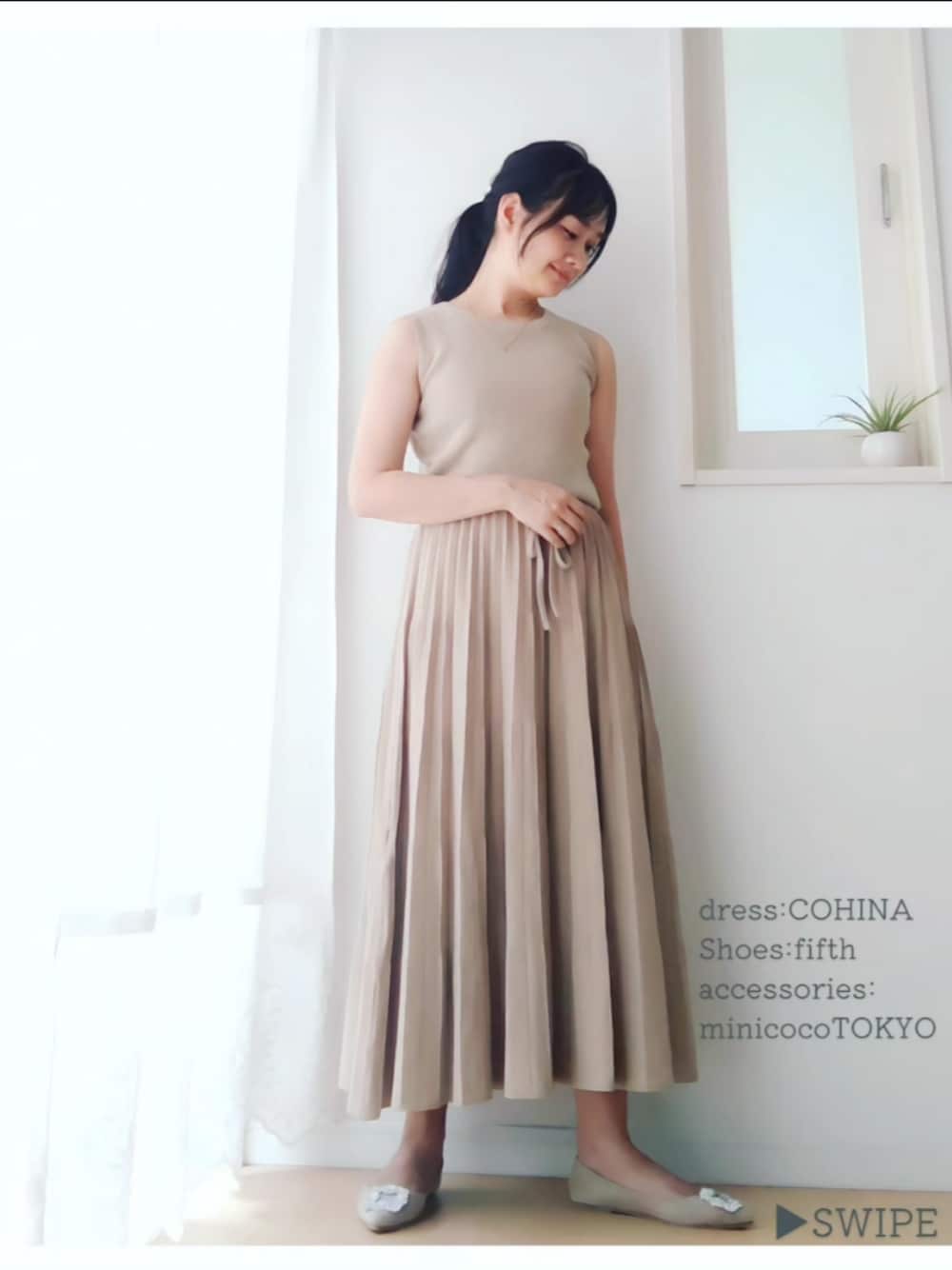 「リラックススタイル、ワンピース、ワンピースコーデ、プリーツワンピース、145cm、小柄女子、小柄ファッション、低身長女子、40代大人低身長コーデ、夏服コーデ、ベージュコーデ、アラフォー、低身長こーで、低身長コーデ、低身長ママ」｜「COHINAのアイテム（ワンピース、ベージュ系）」を使った、minicocochan【相互フォロー】さん（骨格ストレート・レディース・145cm）の夏コーディネートの1枚目の写真