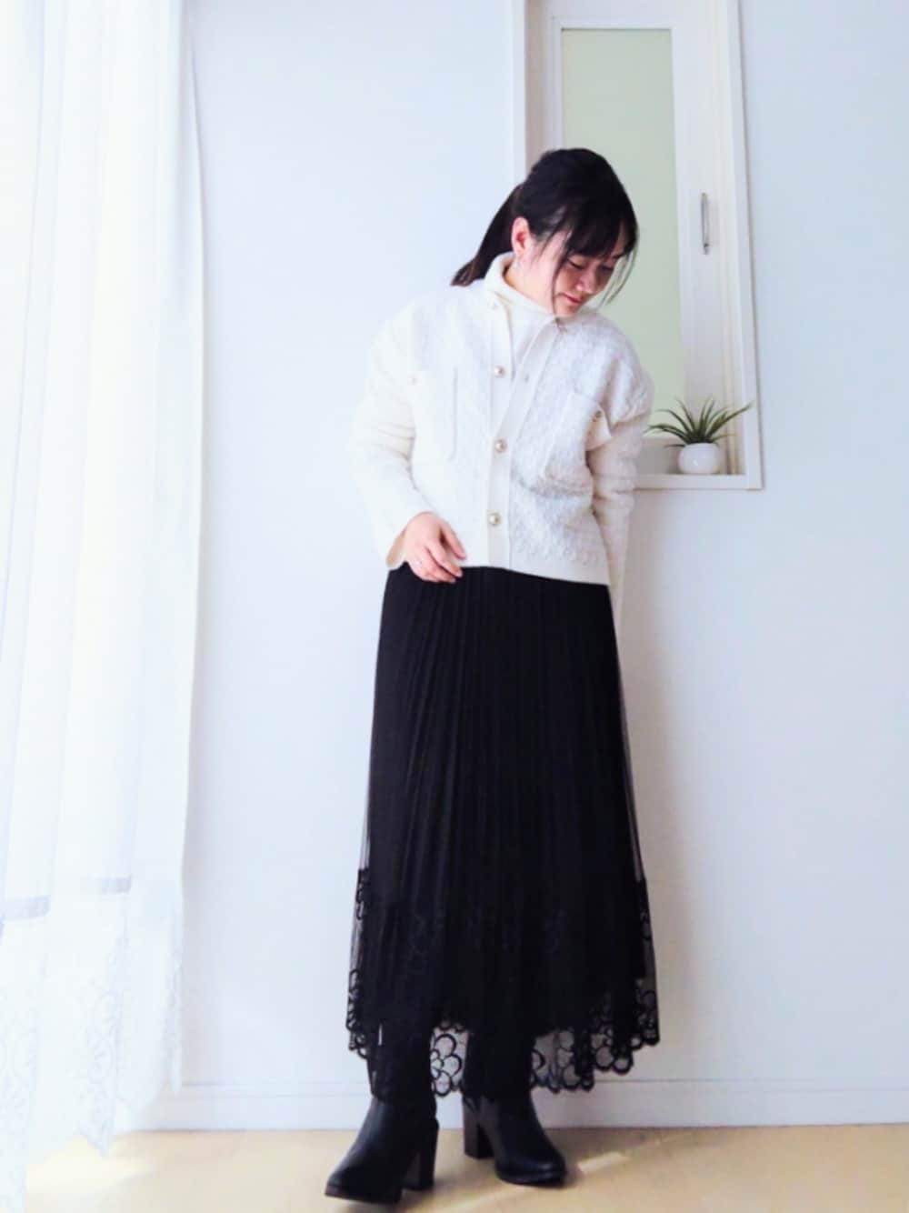 「春のNewスタイル、春ファッション、おでかけコーデ、モノトーン、低身長女子、低身長コーデ、145cmコーデ、低身長レディースファッション、GUコーデ、グレイル、アラフォー、40代ファッション、minicocoコーデ」｜「GRLのアイテム（スカート、ブラック系）」を使った、minicocochan【相互フォロー】さん（骨格ストレート・レディース・145cm）の春コーディネートの1枚目の写真