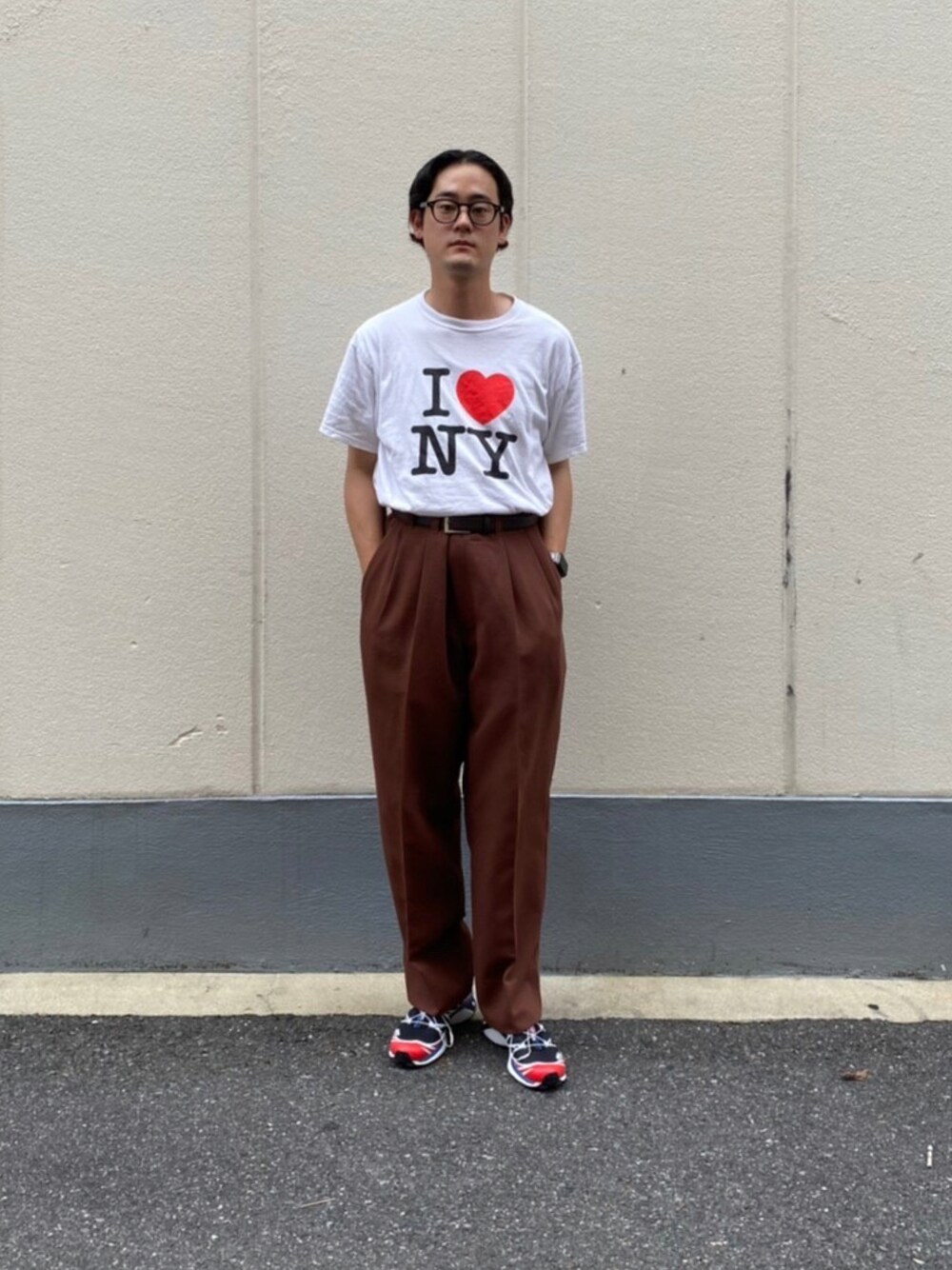 「夏コーデ、ラフコーデ、今日のコーデ、白Tシャツ、休日コーデ、半袖シャツ、メガネ男子、タックインスタイル、サロモン、モスコット、スラックスパンツ、社会人一年目、おしゃれさんと繋がりたい、シンプル、シンプルコーデ」｜「SALOMONのアイテム（スニーカー、その他）」を使った、seanipさん（メンズ・176cm）の夏コーディネートの1枚目の写真