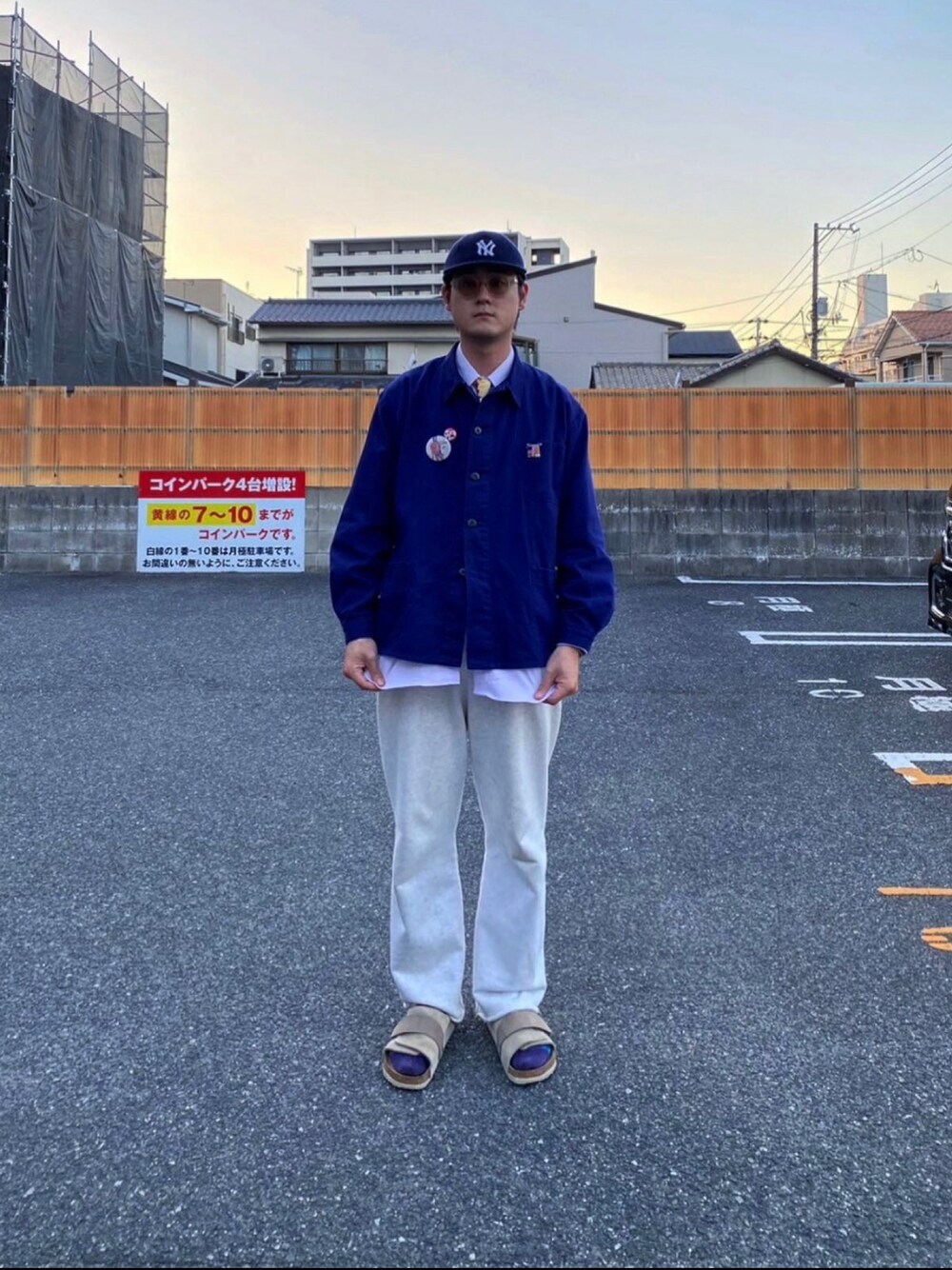 「ファッションを楽しもう、休日スタイル、秋冬コーデ、今日のコーデ、オトナカジュアル、大人コーデ、秋服、スウェット、秋コーデ、古着MIX、古着、スウェットパンツ、お出かけコーデ、ユーロワーク、ユーロ古着」｜「BIRKENSTOCKのBIRKENSTOCK/ビルケンシュトック Kyoto サンダル（サンダル、ベージュ系）」を使った、seanipさん（メンズ・176cm）の秋コーディネートの1枚目の写真