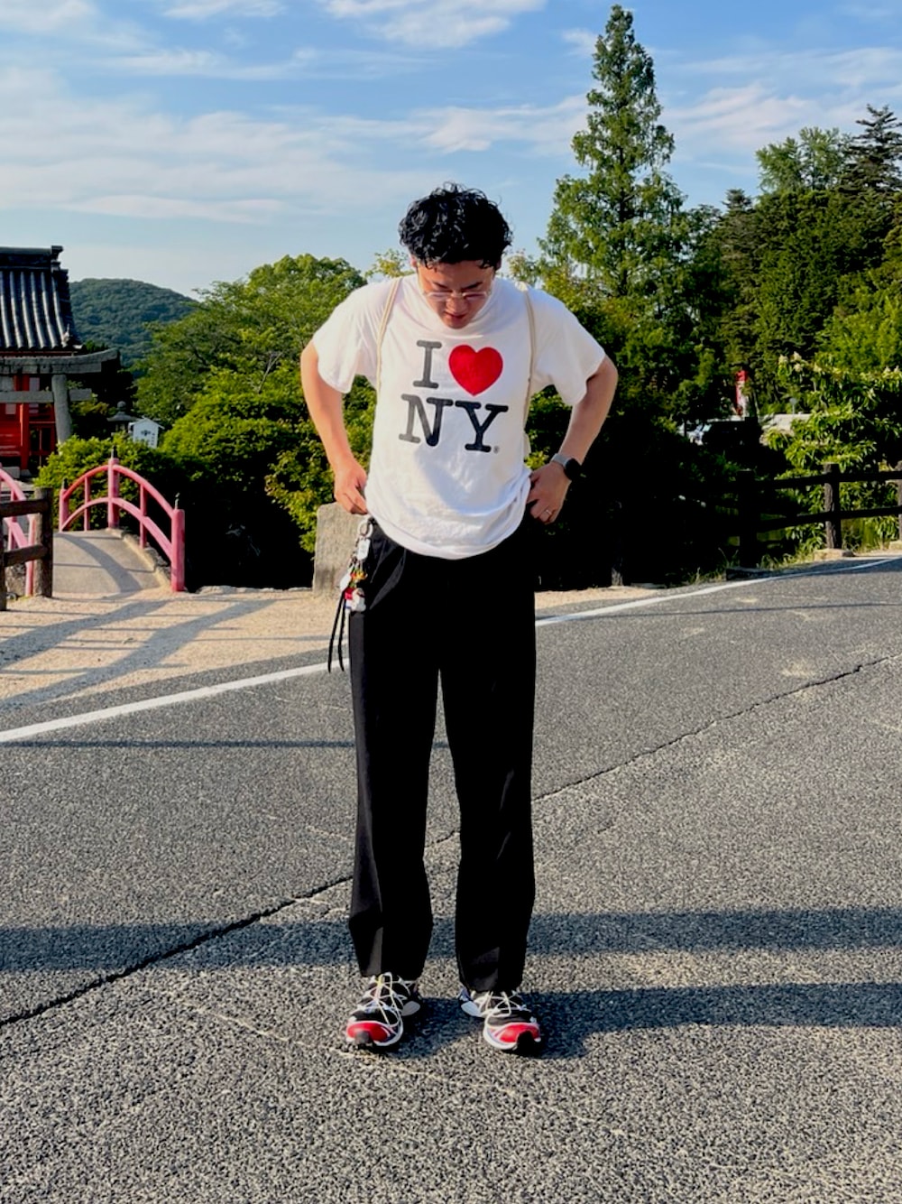 「夏コーデ、夏だ！Tシャツ着よう！、シンプルコーデ、オトナカジュアル、カジュアルコーデ、メンズコーデ、きれいめカジュアル、おしゃれさんと繋がりたい、シンプル、大人カジュアル、古着MIX、シンプルスタイル、SALOMON、ILOVENY、COMME des GARCONS」｜「COMME des GARCONSのアイテム（スラックス、ブラック系）」を使った、seanipさん（メンズ・176cm）の夏コーディネートの1枚目の写真