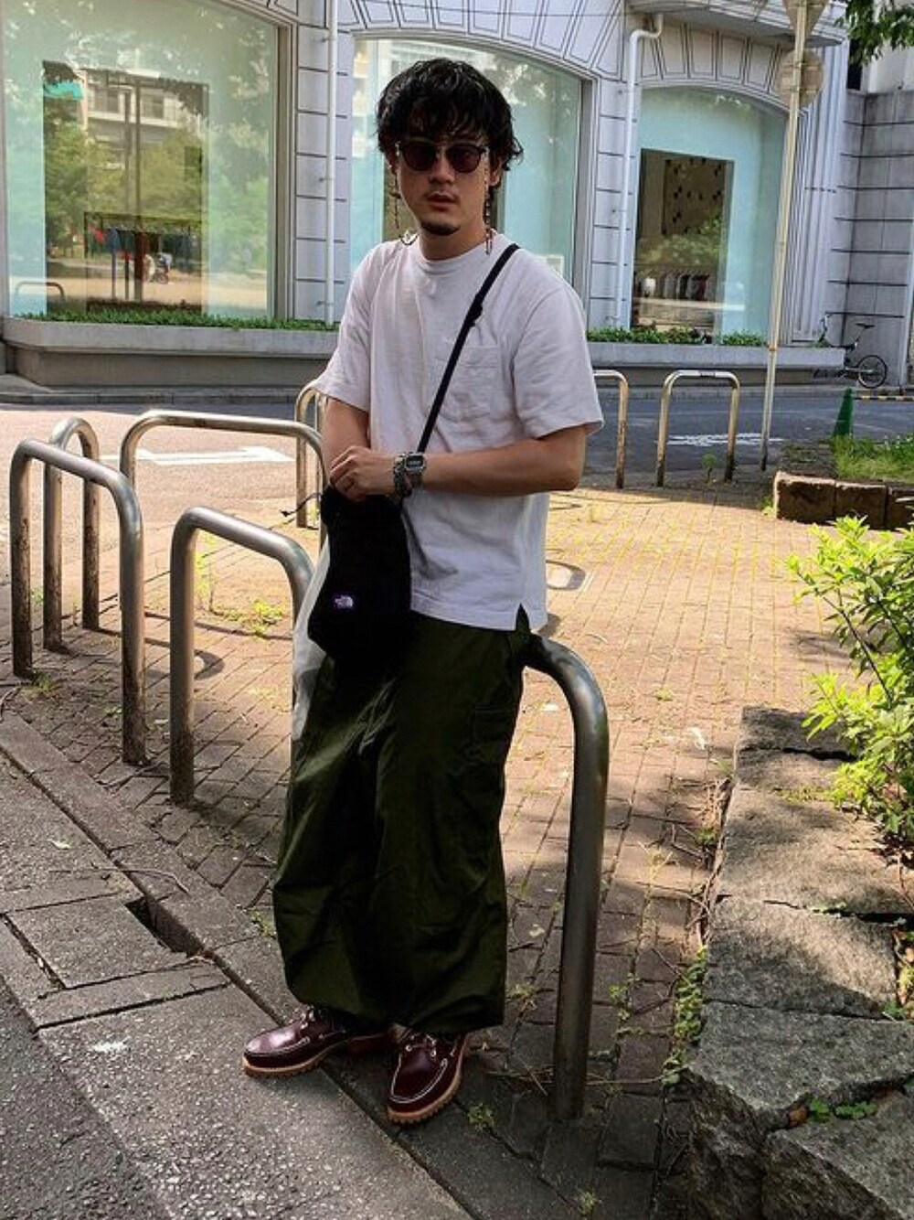 「シンプル、古着MIX、夏コーデ、シンプルスタイル、お洒落さんとつながりたい、いいね、save、フォローお願いします🤑、夏だ！Tシャツ着よう！、ラブアンドピース2021」｜「THE NORTH FACEのアイテム（バッグ、ブラック系）」を使った、seanipさん（メンズ・176cm）の秋コーディネートの1枚目の写真