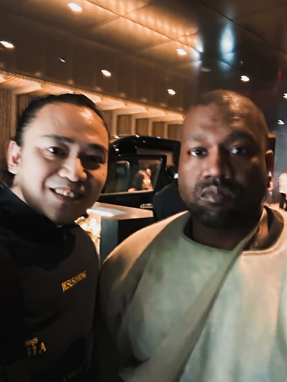 「KanyeWest、yeezy、GAP、BALENCIAGA」｜「Yeezyのアイテム（サングラス、シルバー系）」を使った、kizukiotanissaさん（メンズ・175cm）の夏コーディネートの1枚目の写真