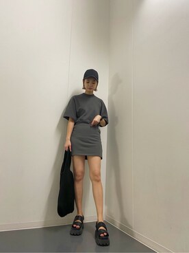 「EMODA（エモダ）のアイテム（トートバッグ）」を使った、中村友美さん（レディース・164cm）の夏コーディネート