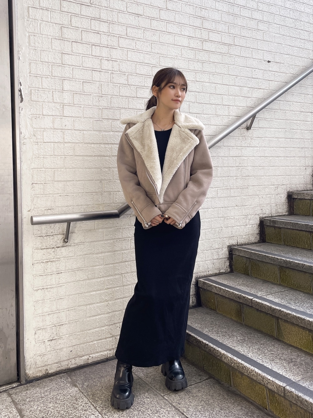 「GYDAのBACK OPENテレコワングワンピース（ワンピース、ブラック系）」を使った、ichiさん（レディース・156cm）の秋コーディネートの1枚目の写真
