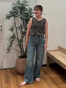 「Levi's（リーバイス）のアイテム（パンツ）」を使った、梅野夏帆さん（レディース・158cm）の夏コーディネート