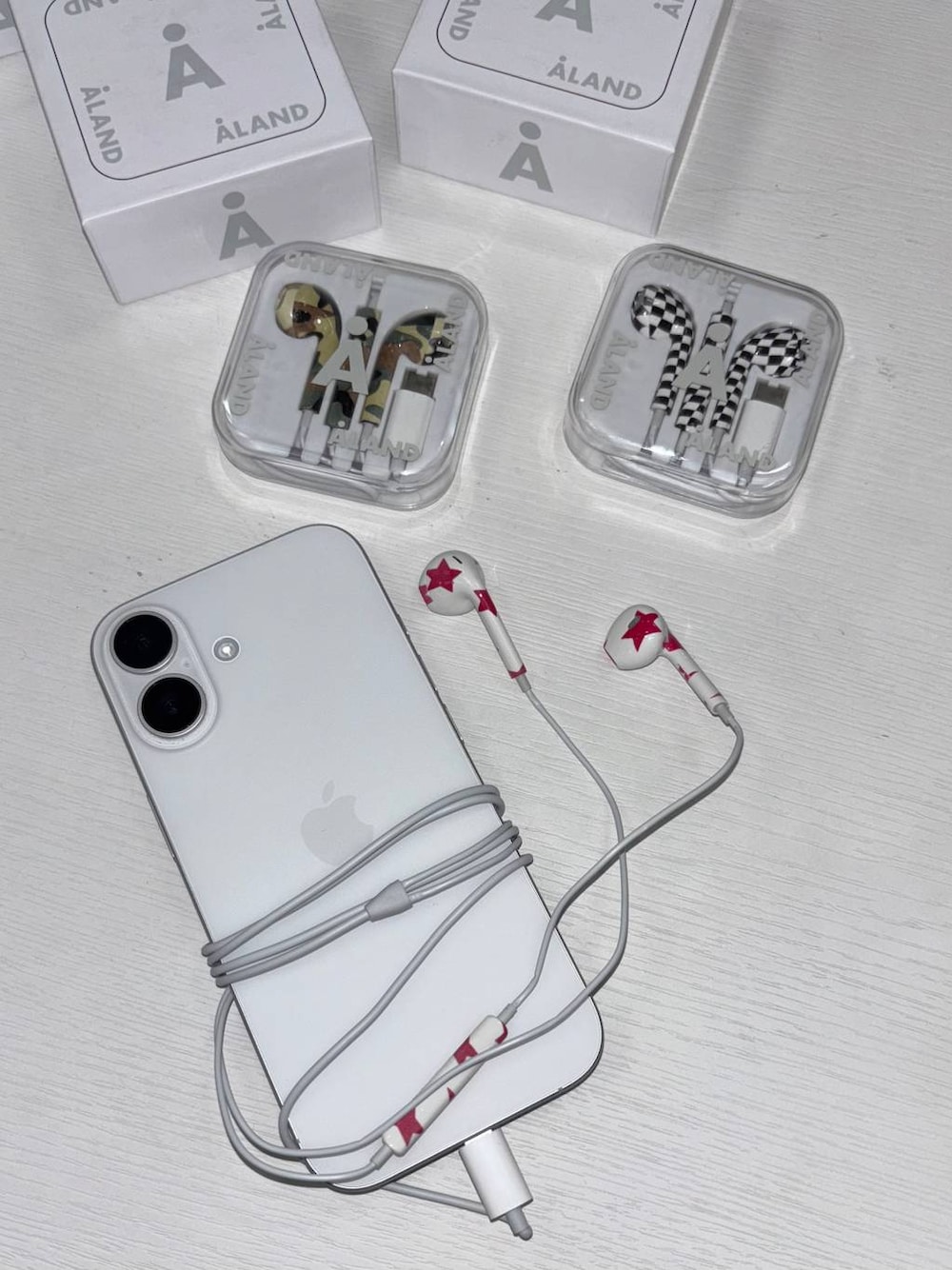 その他のヘッドフォン/イヤホンを着用したレディースの春コーディネートの1枚目の写真