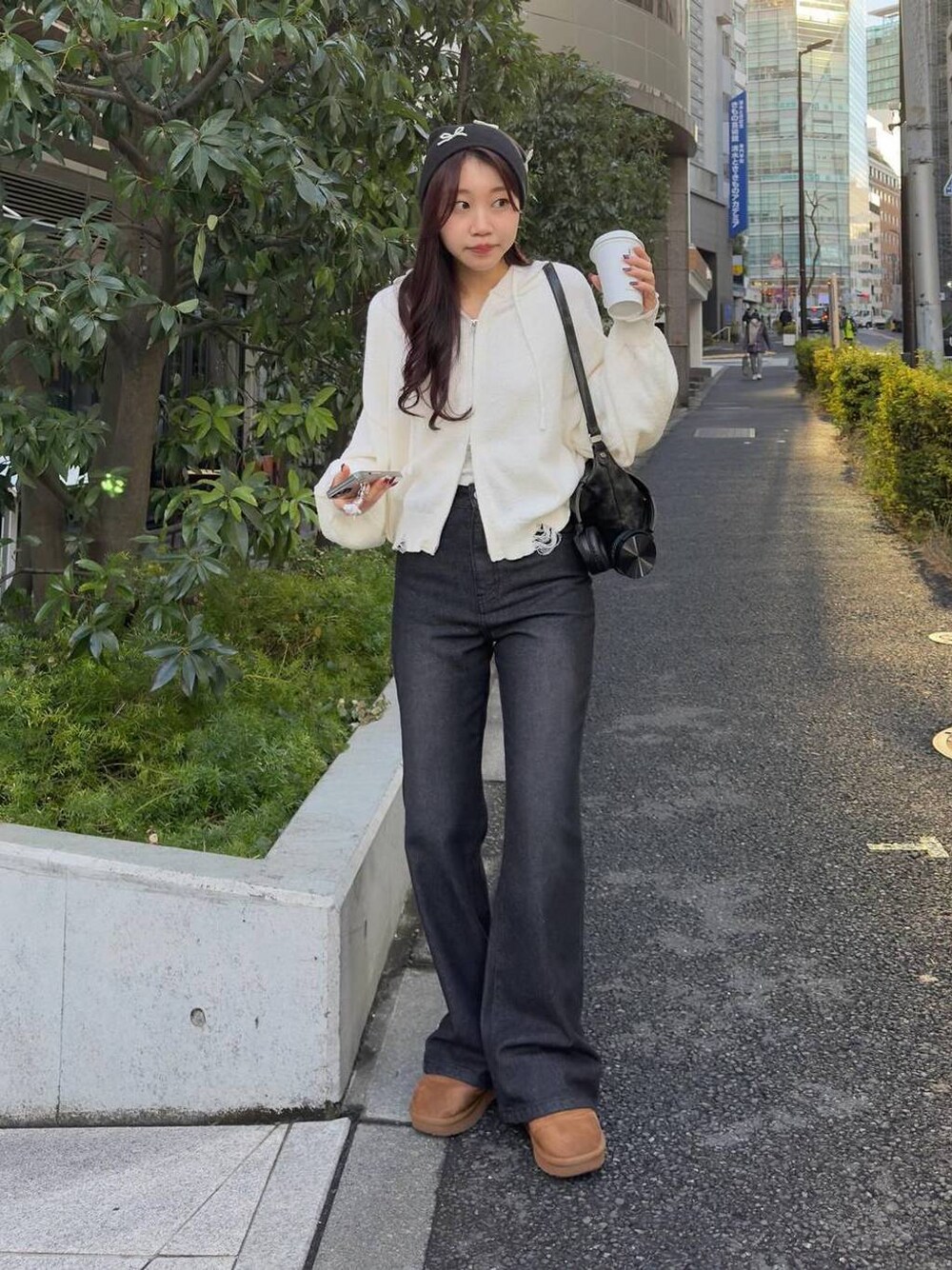「韓国系、女子ウケ、着痩せ・細見え、ALAND、韓国ファッション」｜「3.3 Field Trip の3.3 Field Trip／リボンパール　ビーニ－（ニットキャップ/ビーニー、ブラック系）」を使った、snowaeさん（レディース・157cm）の冬コーディネートの1枚目の写真