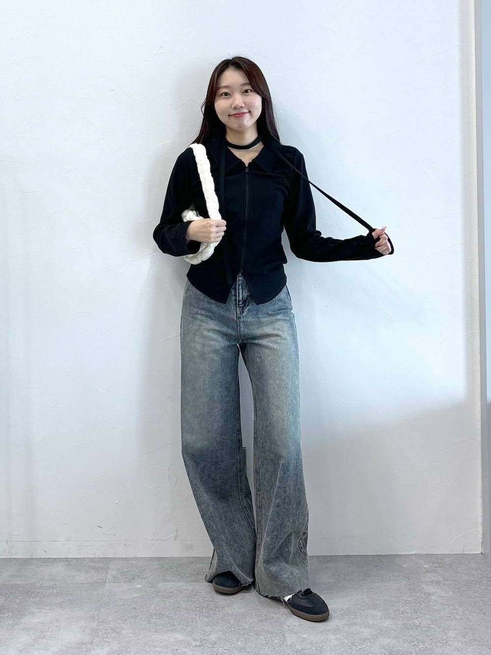 「韓国系、女子ウケ、着痩せ・細見え、ALAND」｜「3.3 Field Trip の3.3 Field Trip／パフショルダーバッグ（ショルダーバッグ、ホワイト系）」を使った、snowaeさん（レディース・157cm）の秋コーディネートの1枚目の写真