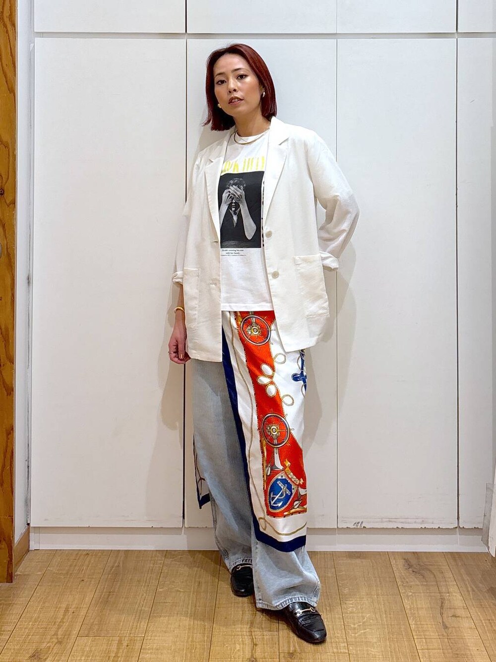 「体型カバー、高見え、高身長、ママコーデ、骨格ストレート、GLOBAL WORK、着痩せ・細見え」｜「GLOBAL WORKのGOODデニムバギーパンツ/118365（デニムパンツ、ブルー系）」を使った、ココさん（レディース・165cm）の春コーディネートの1枚目の写真