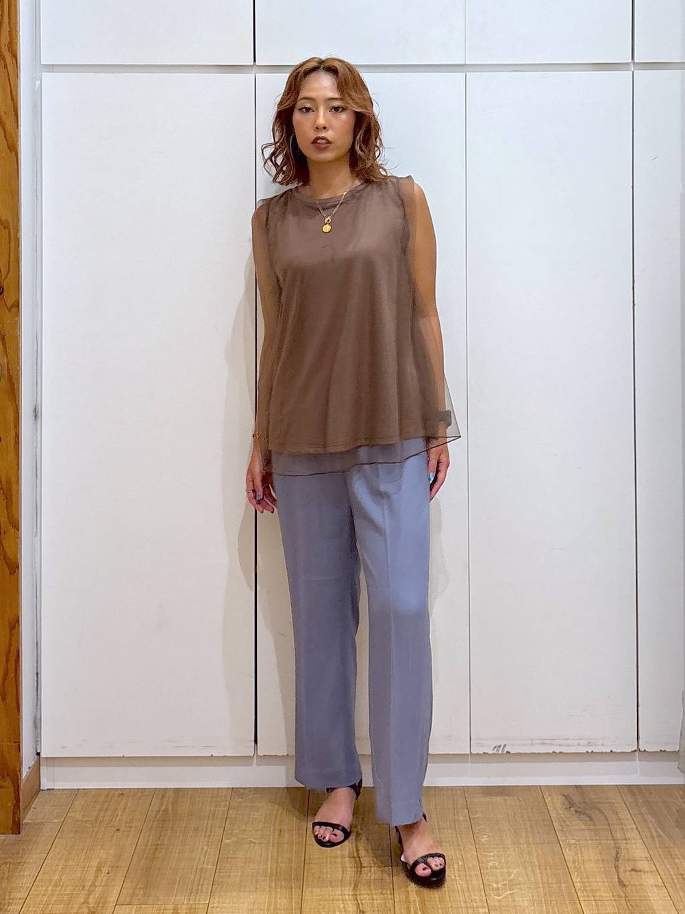 「体型カバー、高見え、高身長、ママコーデ、骨格ストレート、GLOBAL WORK、着痩せ・細見え、and STセール」｜「GLOBAL WORKのリラックススマートストレートパンツ/290010（スラックス、ブルー系）」を使った、ココさん（レディース・165cm）の夏コーディネートの1枚目の写真