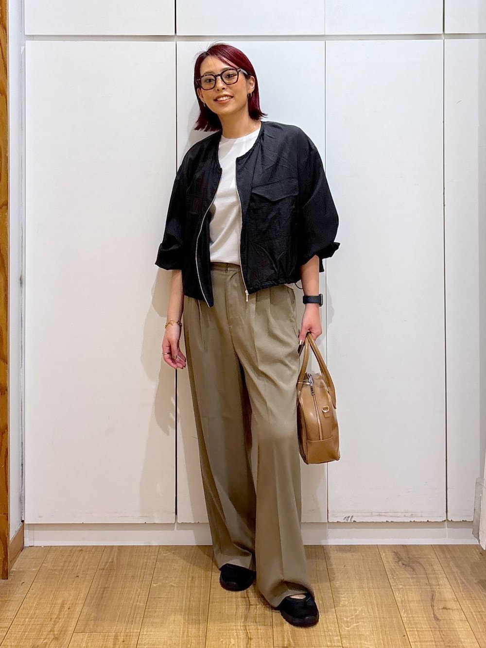 「体型カバー、高見え、高身長、ママコーデ、骨格ストレート、GLOBAL WORK、着痩せ・細見え」｜「GLOBAL WORKのスペ軽2WAYスクエアボストン/252305（ボストンバッグ、ベージュ系）」を使った、ココさん（レディース・165cm）の春コーディネートの1枚目の写真