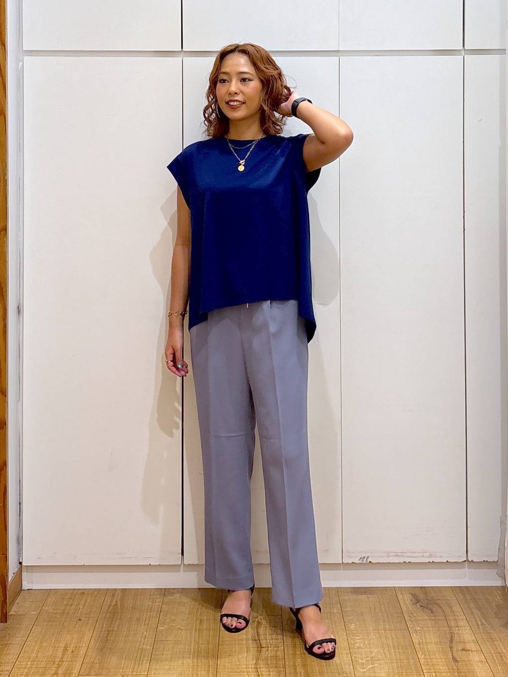 「体型カバー、高見え、高身長、ママコーデ、骨格ストレート、GLOBAL WORK、着痩せ・細見え、and STセール」｜「GLOBAL WORKのリラックススマートストレートパンツ/290010（スラックス、ブルー系）」を使った、ココさん（レディース・165cm）の夏コーディネートの1枚目の写真