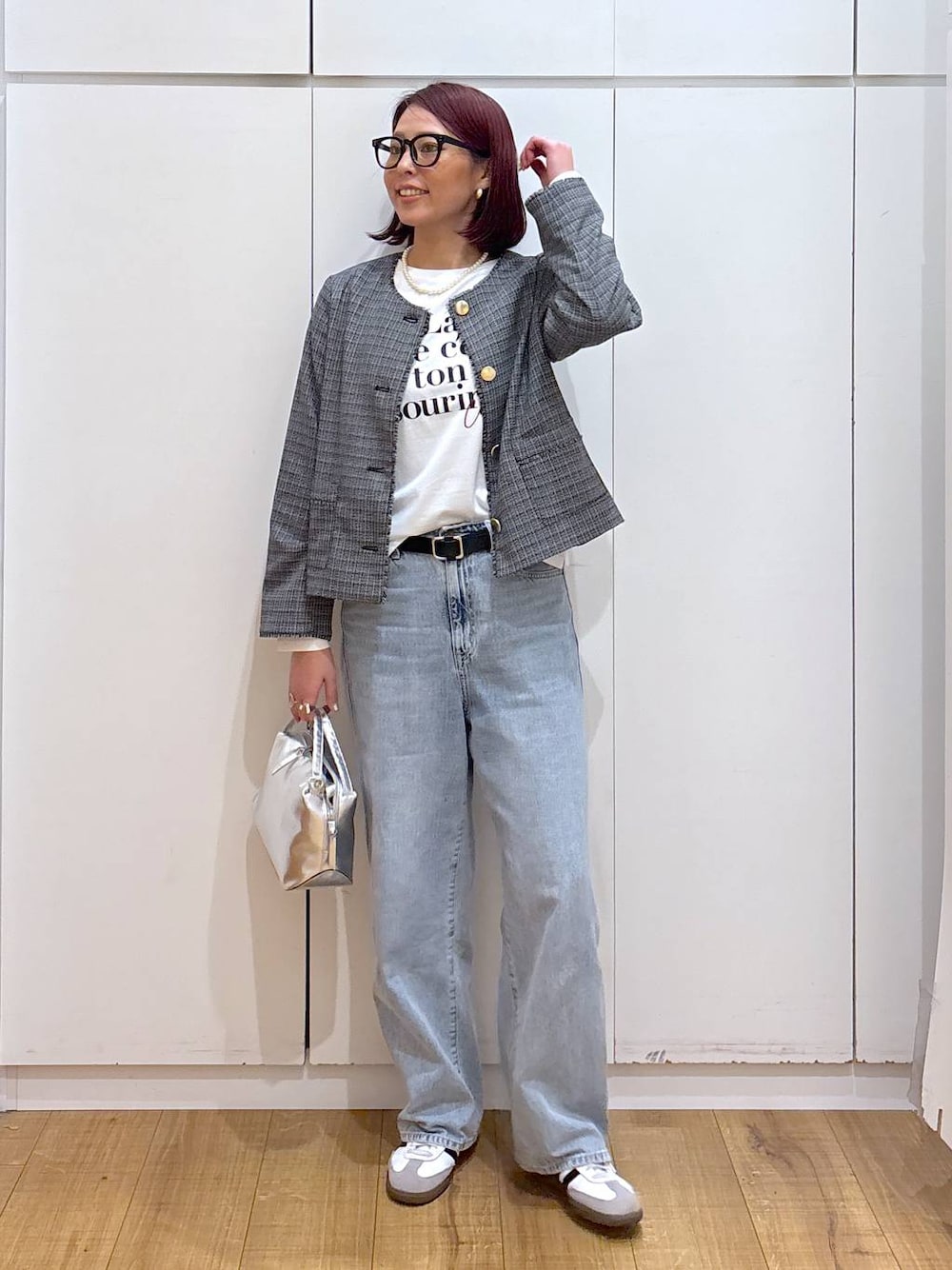 「体型カバー、高見え、高身長、ママコーデ、骨格ストレート、GLOBAL WORK、着痩せ・細見え」｜「GLOBAL WORKのGOODデニムバギーパンツ/118365（デニムパンツ、ブルー系）」を使った、ココさん（レディース・165cm）の春コーディネートの1枚目の写真