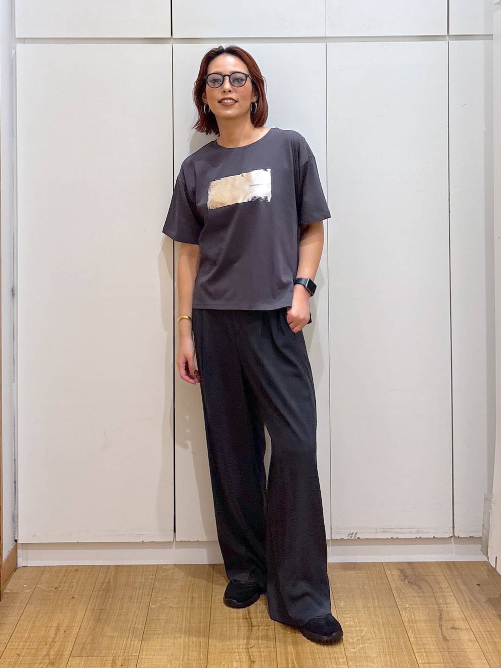 「体型カバー、高見え、高身長、ママコーデ、骨格ストレート、GLOBAL WORK、着痩せ・細見え」｜「GLOBAL WORKのリッチクリーンプリントT半袖/147640（Tシャツ/カットソー、グレー系）」を使った、ココさん（レディース・165cm）の春コーディネートの1枚目の写真
