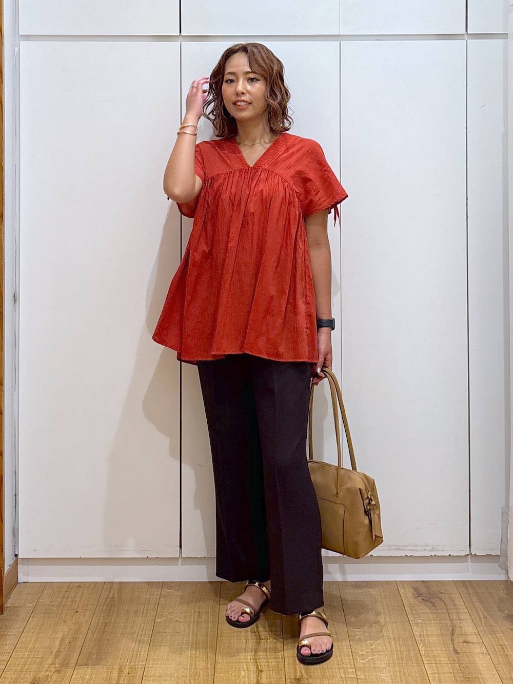 「体型カバー、高見え、高身長、ママコーデ、骨格ストレート、GLOBAL WORK、着痩せ・細見え」｜「GLOBAL WORKのエアリーリラックスギャザーブラウス/325956（シャツ/ブラウス、ブラウン系）」を使った、ココさん（レディース・165cm）の夏コーディネートの1枚目の写真