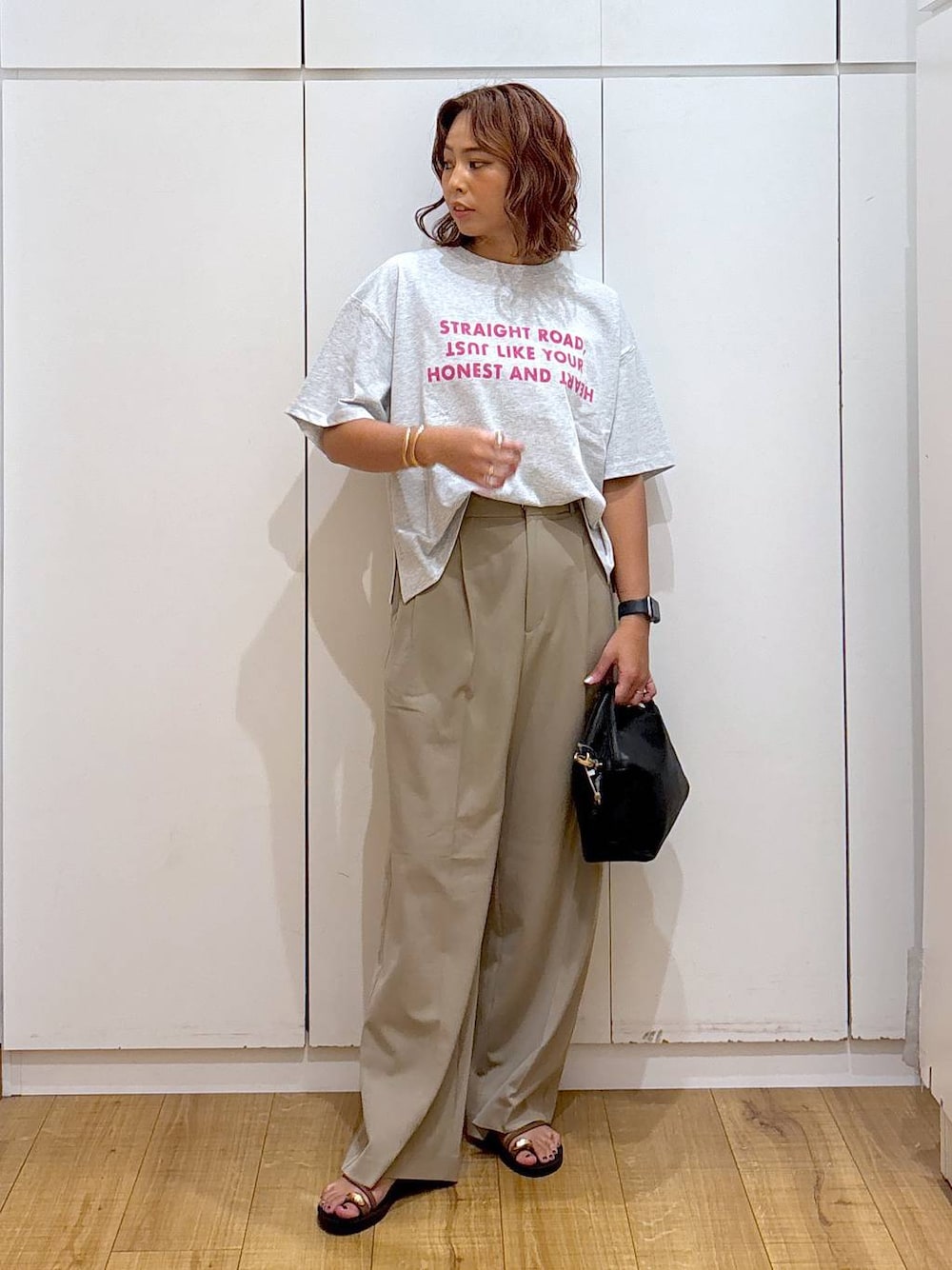 「体型カバー、高見え、高身長、ママコーデ、骨格ストレート、GLOBAL WORK、着痩せ・細見え」｜「GLOBAL WORKのスペ軽お財布ショルダー/132336（ショルダーバッグ、ブラック系）」を使った、ココさん（レディース・165cm）の夏コーディネートの1枚目の写真