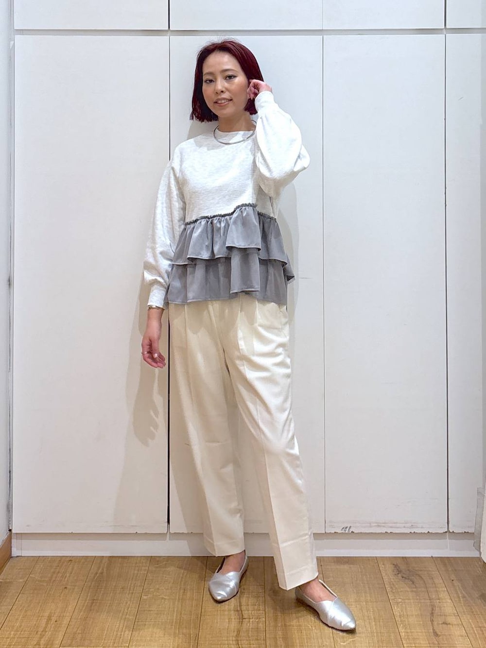 「体型カバー、高見え、高身長、ママコーデ、骨格ストレート、GLOBAL WORK、着痩せ・細見え、フェミニン、春コーデ」｜「GLOBAL WORKのウツクシルエットテーパードパンツ/133595（その他パンツ、イエロー系）」を使った、ココさん（レディース・165cm）の春コーディネートの1枚目の写真