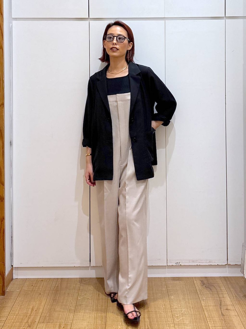 「体型カバー、高見え、高身長、ママコーデ、骨格ストレート、GLOBAL WORK、着痩せ・細見え」｜「A part byのクロスフラットサンダル（サンダル、ブラック系）」を使った、ココさん（レディース・165cm）の春コーディネートの1枚目の写真