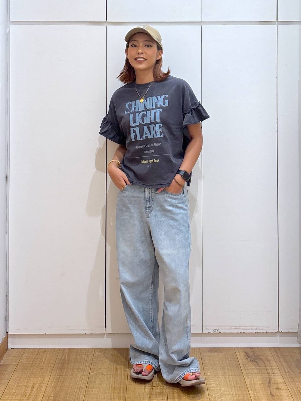 「体型カバー、高見え、高身長、ママコーデ、骨格ストレート、GLOBAL WORK、着痩せ・細見え、and STセール」｜「GLOBAL WORKのGOODデニムバギーパンツ/118365（デニムパンツ、ブルー系）」を使った、ココさん（レディース・165cm）の夏コーディネートの1枚目の写真