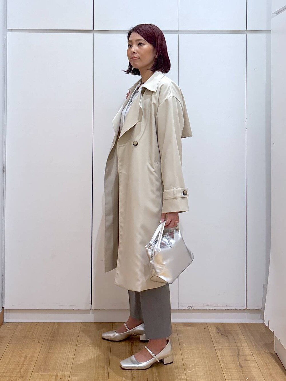 「体型カバー、高見え、高身長、ママコーデ、骨格ストレート、GLOBAL WORK、着痩せ・細見え」｜「GLOBAL WORKのスペ軽お財布ショルダー/132336（ショルダーバッグ、シルバー系）」を使った、ココさん（レディース・165cm）の春コーディネートの1枚目の写真