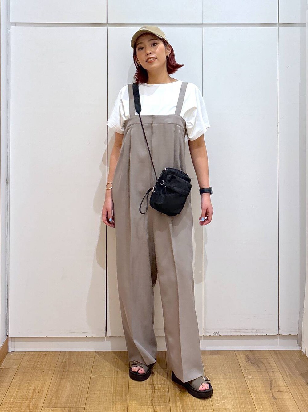 「骨格ストレート、GLOBAL WORK、着痩せ・細見え、体型カバー、高見え、高身長、ママコーデ」｜「GLOBAL WORKのNEW ERA/カジュアルクラシックCAP/260080（キャップ、ベージュ系）」を使った、ココさん（レディース・165cm）の春コーディネートの1枚目の写真