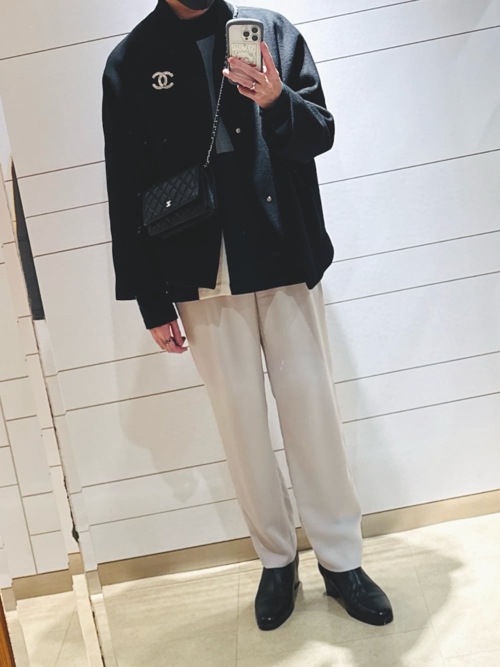 「メンズファッション、ブルゾン、ニット、テーパードパンツ、ブーツ、ショルダーバッグ、アクセサリー、Lui's、UNITED TOKYO、CULLNI、STUDIOUS、endevice、chanel、おしゃれさんと繋がりたい、いいね、save、フォローお願いします🤑」｜「Lui'sのハイクオリティ メルトンオーバーブルゾン（ブルゾン、ブラック系）」を使った、shiroさん（メンズ・166cm）の冬コーディネートの1枚目の写真