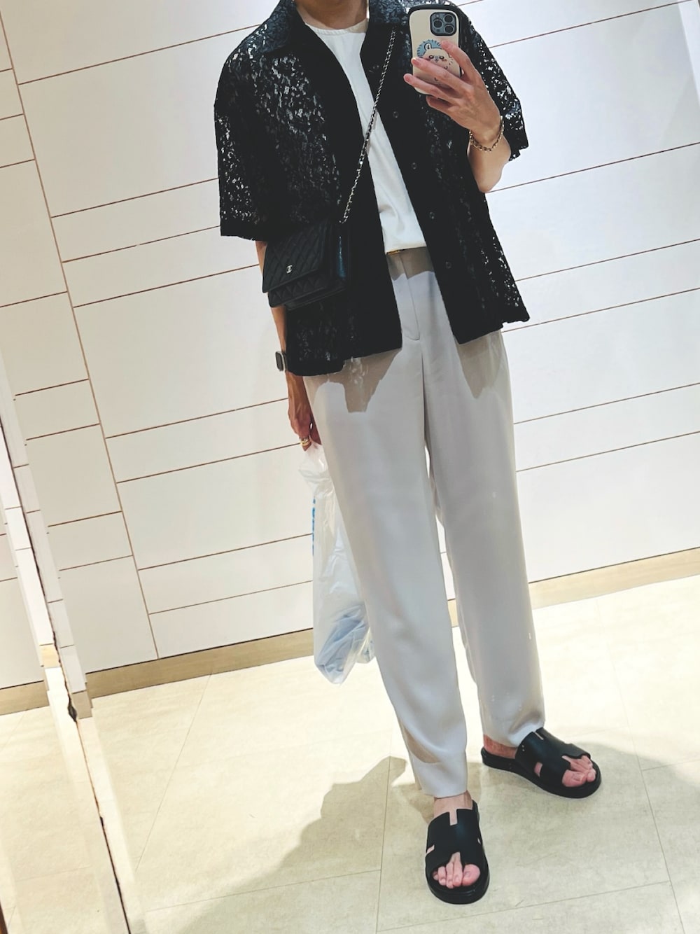 「夏コーデ、休日コーデ、レーストップス、タンクトップ、スラックス、サンダル、ショルダーバッグ、ブレスレット、Lui's、CULLNI、STUDIOUS、HERMES、chanel、おしゃれさんと繋がりたい、いいね、save、フォローお願いします🤑」｜「Lui'sのフラワーレースシャツ（シャツ/ブラウス、ブラック系）」を使った、shiroさん（メンズ・166cm）の夏コーディネートの1枚目の写真