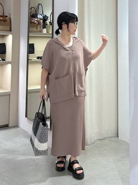 「Elura（エルーラ）の冷感ポンチョニットジレ/664875（ベスト、ベージュ系）」を使った、yamapii3さん（レディース・150cm）の春コーディネート