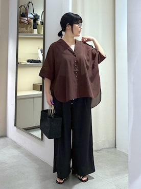 「Elura（エルーラ）のアイロンいらず開襟シャツ/451699（シャツ/ブラウス、ブラウン系）」を使った、yamapii3さん（レディース・150cm）の春コーディネート