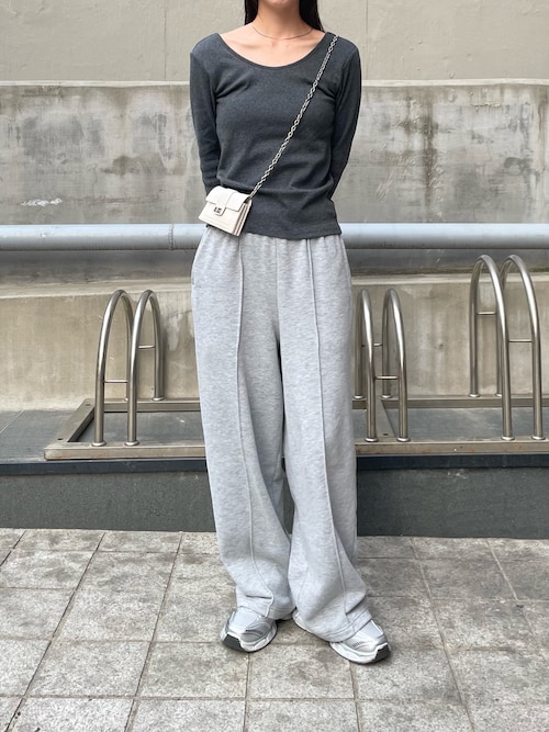 セール】バックオープンカップ付きロングスリーブトップス（Tシャツ