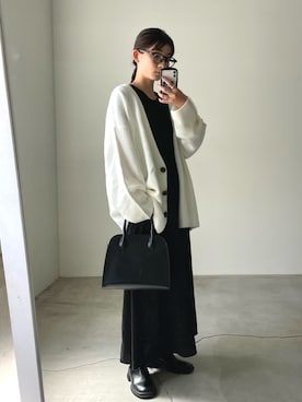 「ニットカーディガン」｜「アイテム（スリッポン）」を使った、momokaさん（レディース・158cm）の秋コーディネート