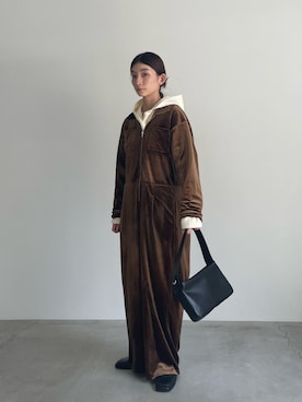 「select MOCA（セレクトモカ）のフロントジップベロアオールインワン（つなぎ/オールインワン）」を使った、momokaさん（レディース・158cm）の秋コーディネート