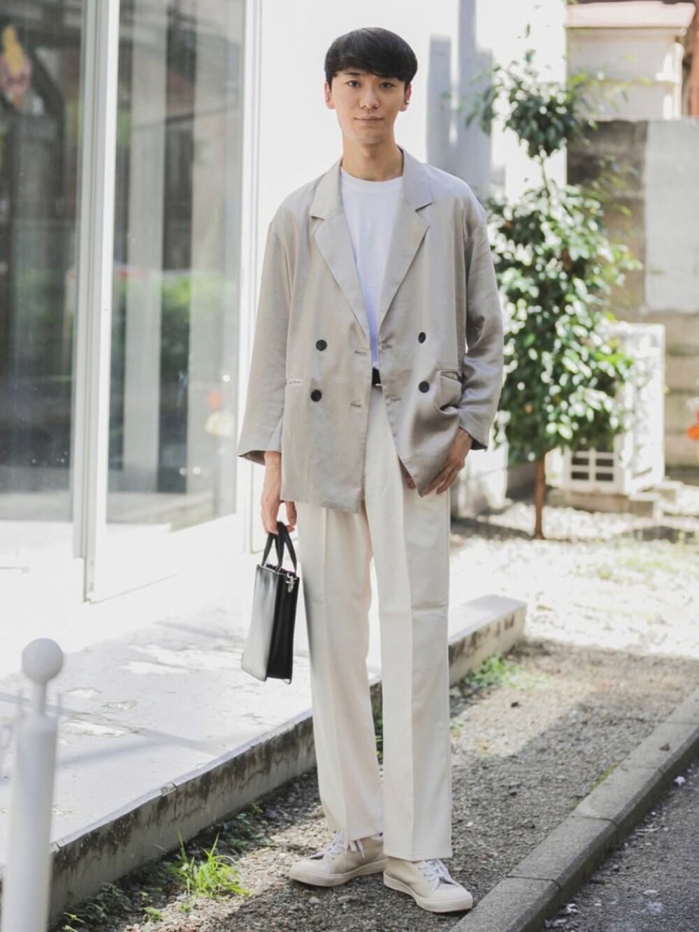 「ベージュ、レイヤードスタイル、ロンT、白スニーカー、プチプラ、SENSEOFPLACE、ミニバッグ、韓国ファッション、秋服準備はじめました、秋トレンド2021、サテン、カラーパンツ」｜「REPRODUCTION OF FOUNDのアイテム（スニーカー、ベージュ系）」を使った、sakasaさん（メンズ・180cm）の秋コーディネートの1枚目の写真