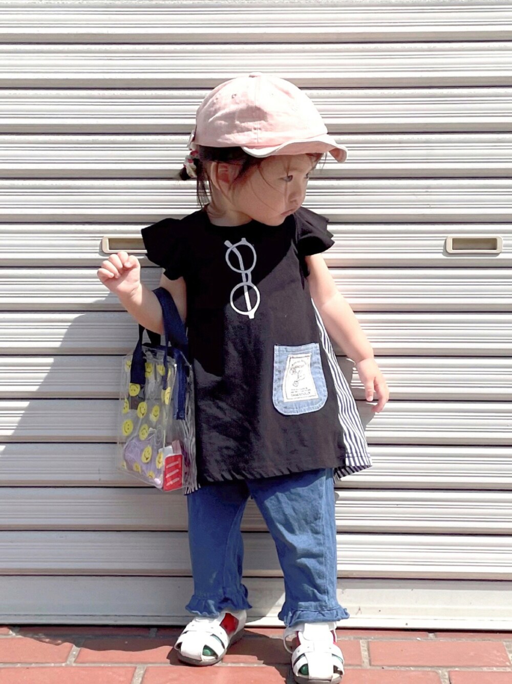 「キッズコーデ、夏コーデ、お散歩コーデ、プチプラ、プリントT、クリアバッグ、キャップ、サンダル、1歳、女の子」｜「Birthdayのアイテム（キャップ、ピンク系）」を使った、✿KURiMi✿さん（キッズ・100cm）の夏コーディネートの1枚目の写真