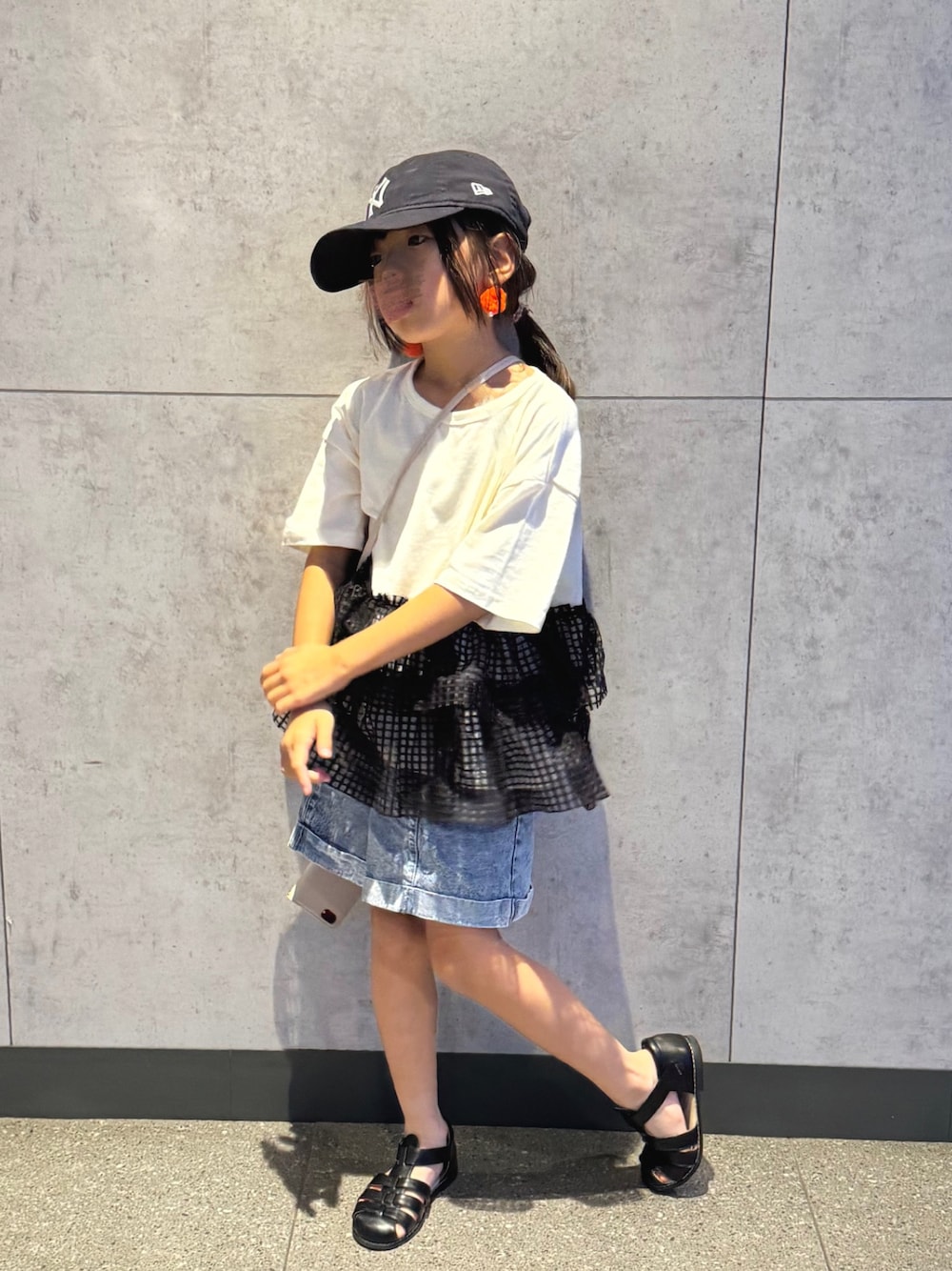 「キッズファッション、休日スタイル、夏コーデ、Tシャツ、ショートパンツ、ペアマノン、ニューエラ、キャップ、キャップ女子、プチプラ」｜「pairmanonのメッシュチュール フリルTシャツ（Tシャツ/カットソー、ホワイト系）」を使った、✿KURiMi✿さん（キッズ・120cm）の夏コーディネートの1枚目の写真