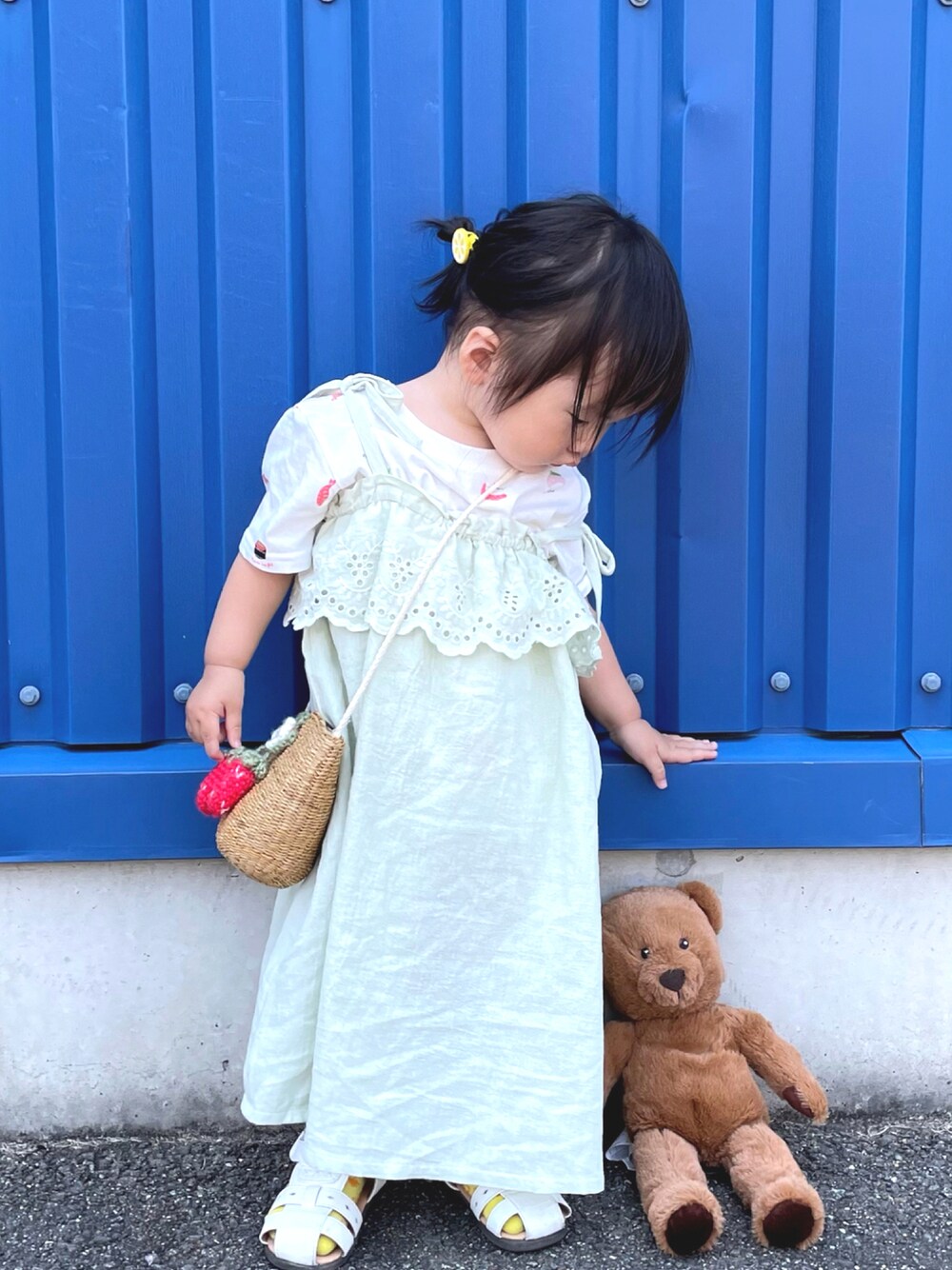「キッズファッション、シンプルコーデ、夏コーデ、休日スタイル、Tシャツ、ワンピース、サンダル、ポシェット、かごバッグ」｜「Birthdayのアイテム（ワンピース/ドレス、グリーン系）」を使った、✿KURiMi✿さん（キッズ・100cm）の夏コーディネートの1枚目の写真